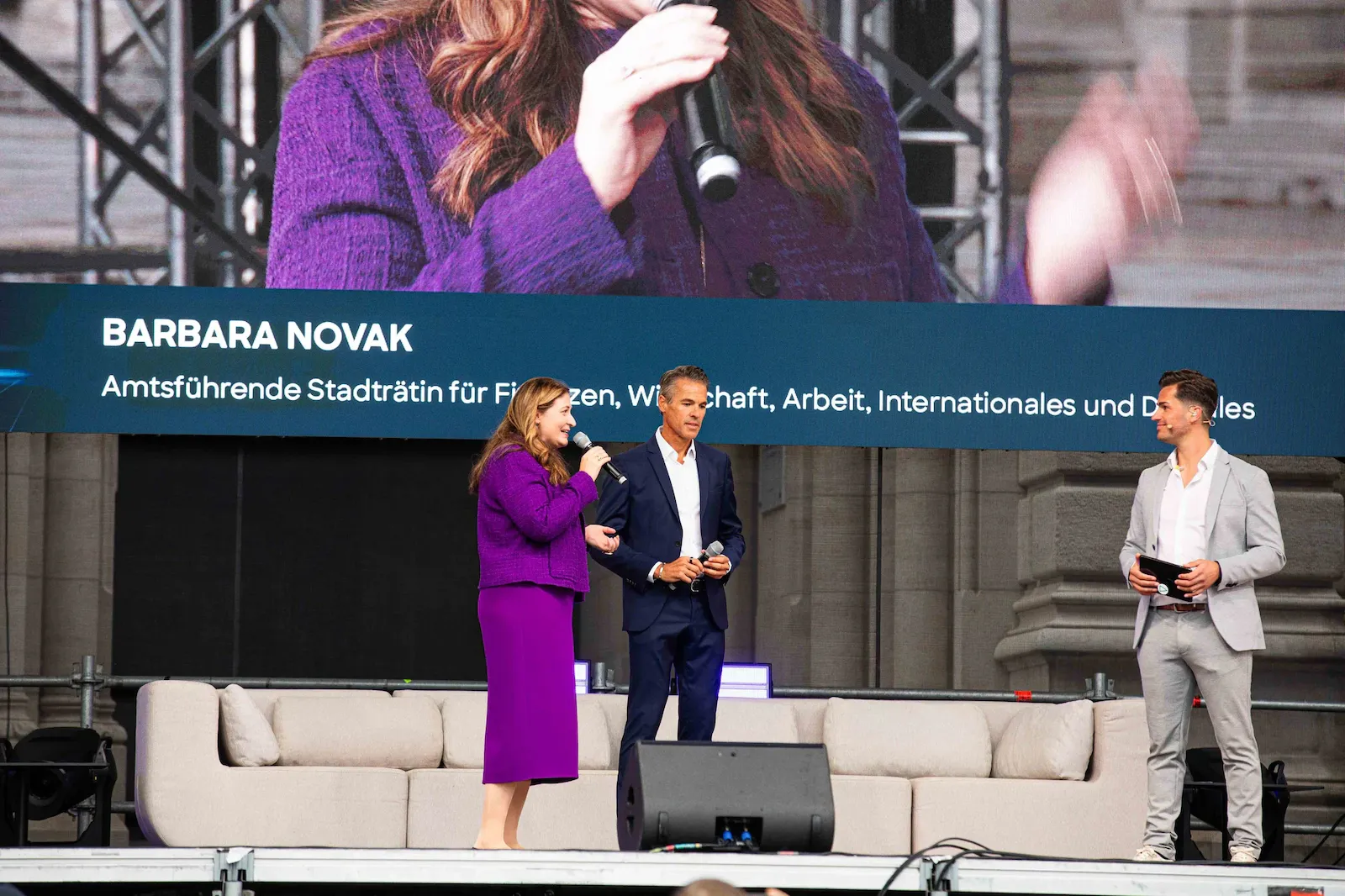 Elektrotage eroffnung@barbaranidetzky 1946 compressed VidU0kD6